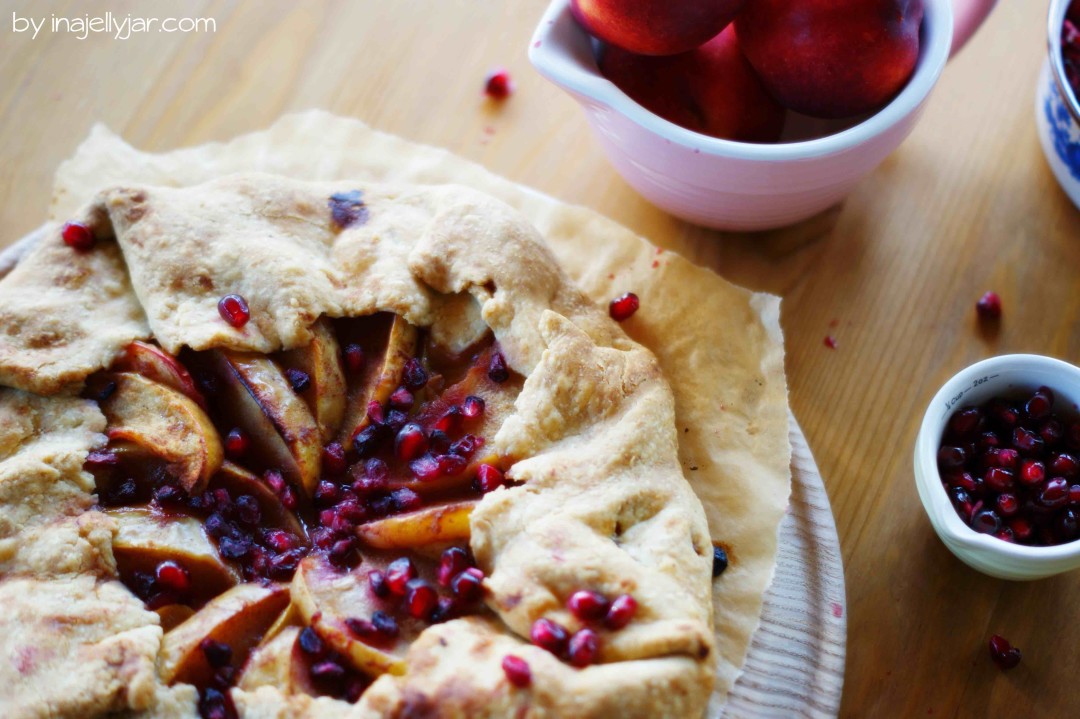 Zimtapfel-Galette mit Granatapfel | knusprig, zart und wärmend