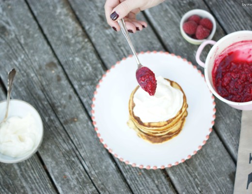 Orangenblüten-Pancakes mit Himbeerkompott ud Frischkäsecreme