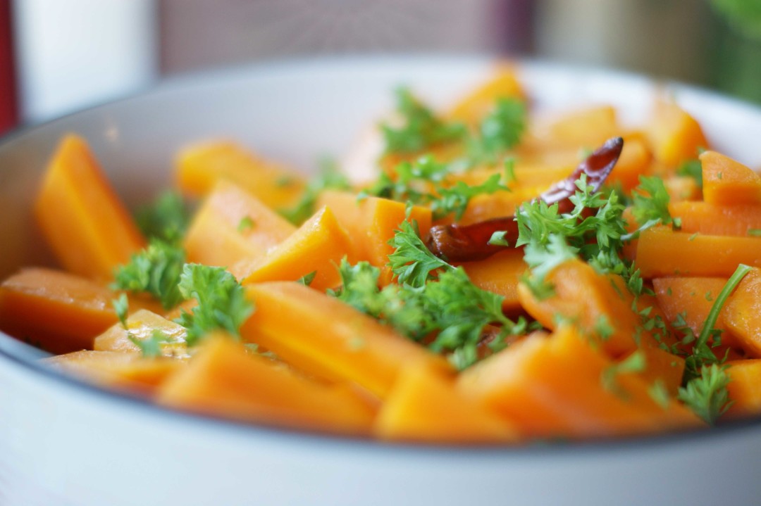 Orientalischer Karottensalat mit Gewürzen - ideal für die Mezze-Platte