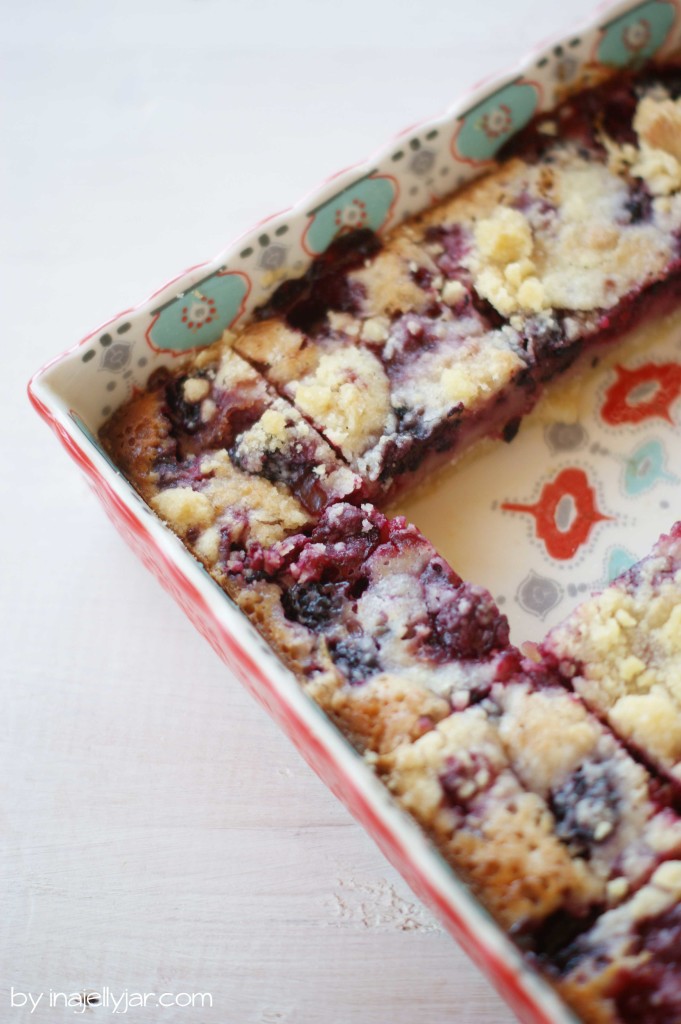 Saftige Beerenschnitten mit Himbeeren und Brombeeren