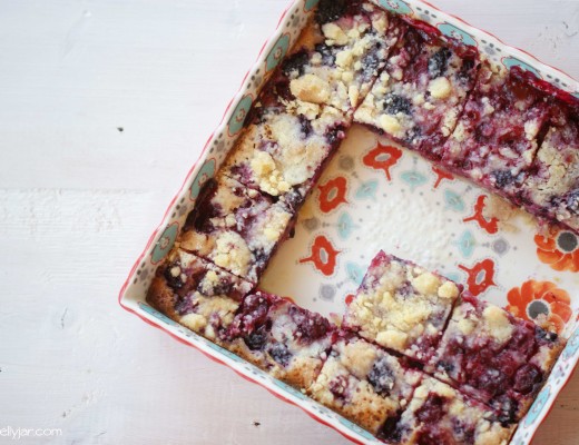 Saftige Beerenschnitten mit Himbeeren und Brombeeren