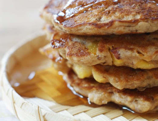 Rustikale vegane Pfirsich-Pancakes