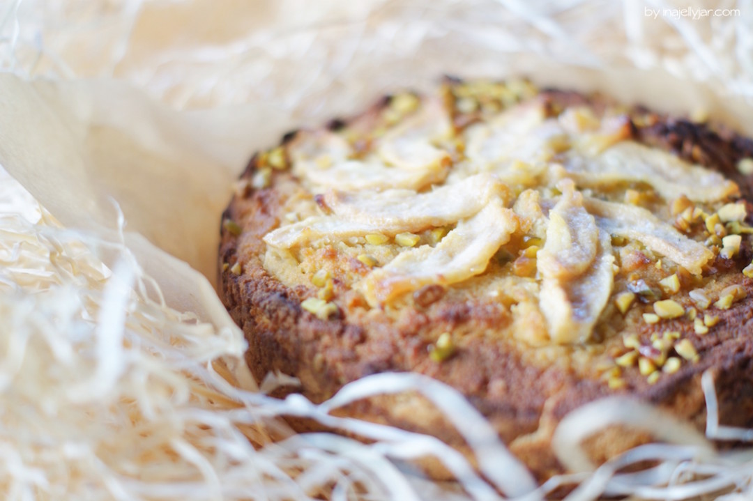 glutenfreier Birnenmuskuchen mit Pistazien