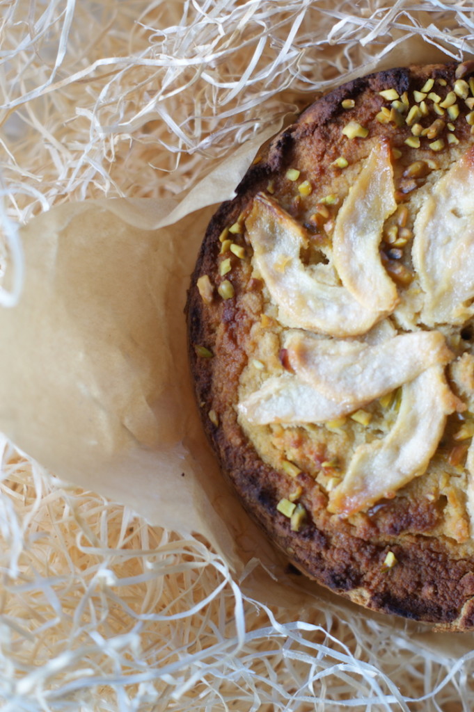 glutenfreier Birnenmuskuchen mit Pistazien