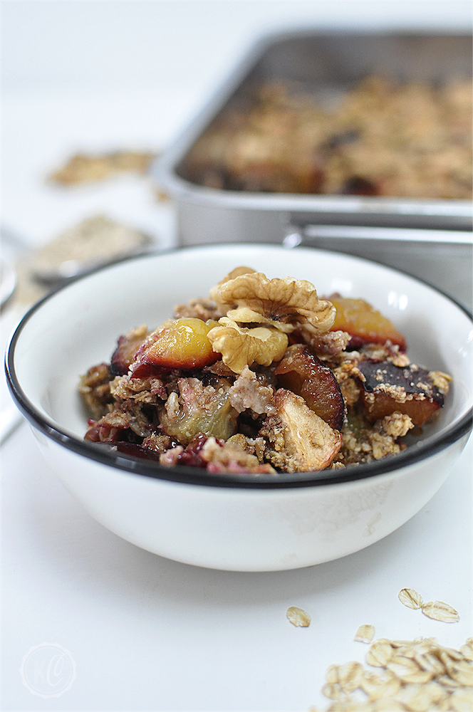 Gebackenes Herbstmüsli mit Zwetschgen - vegan und frei von raffiniertem Zucker