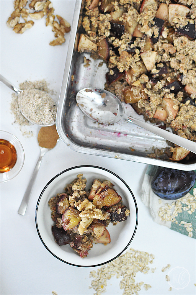 Gebackenes Herbstmüsli mit Zwetschgen - vegan und frei von raffiniertem Zucker