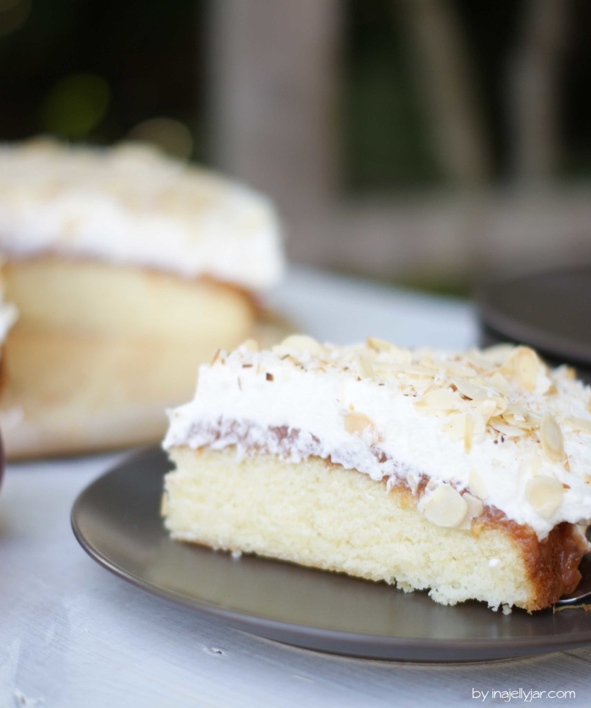 Saftige Pfirsich-Amaretto-Sahnetorte auf Biscuitboden