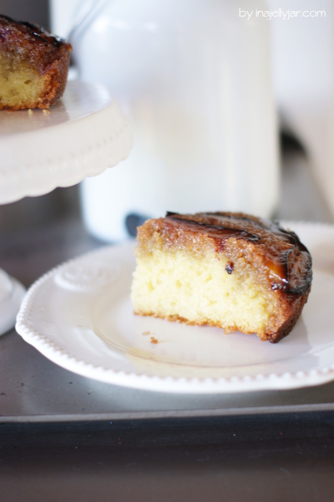 Saftige Upside Down-Kuchen mit Zwetschgen und Honig