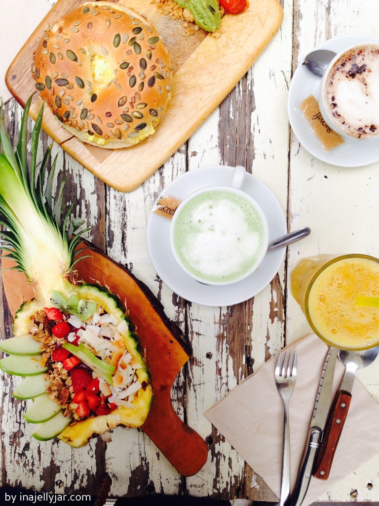 Frühstück in Barcelona: Bagel und Acai Bowl im Brunch & Cake