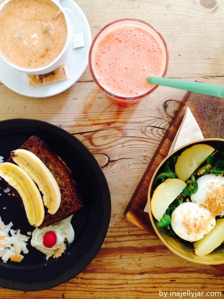 Bananenbrot, Smoothie im Brunch & Cake Frühstück Barcelona