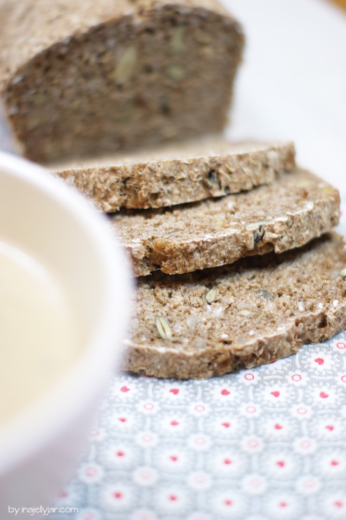 Maronisuppe - frisch gebackenes Brot