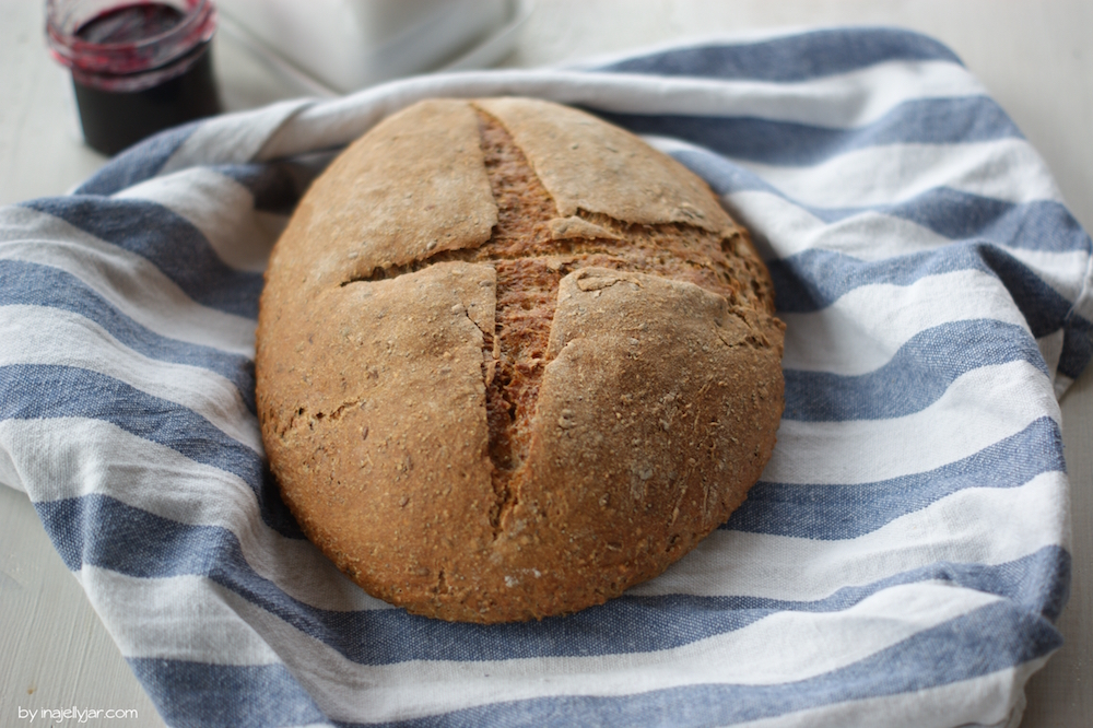 Vollkornbrot mit Roggen