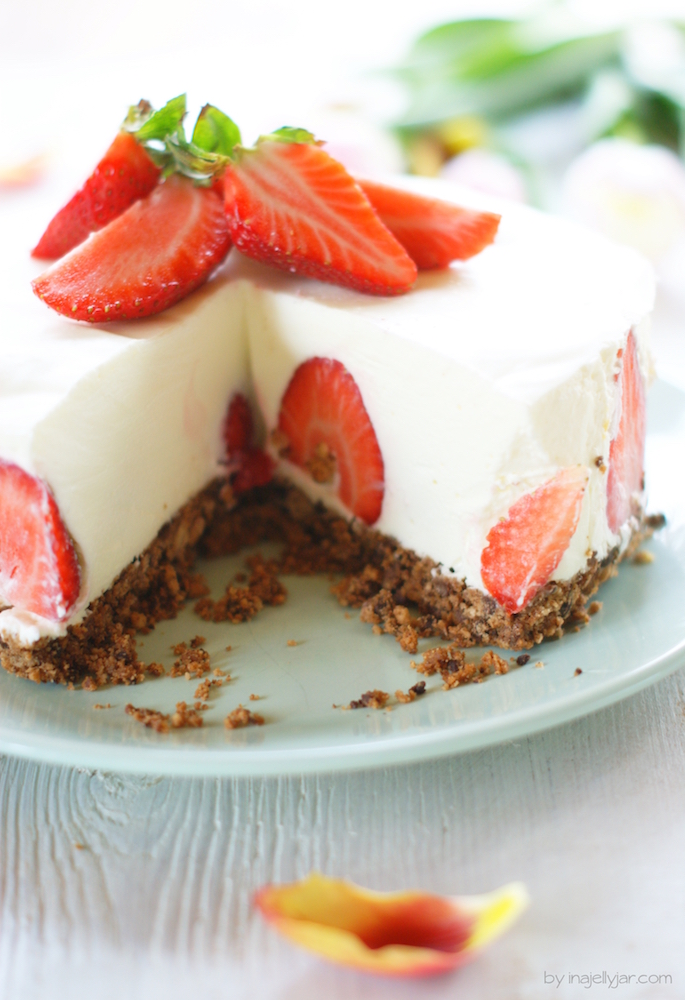 No bake Panna Cotta Torte mit Erdbeeren