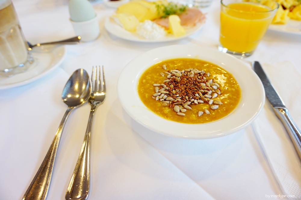Ayurvedischer Porridge im Rogner Bad Blumau