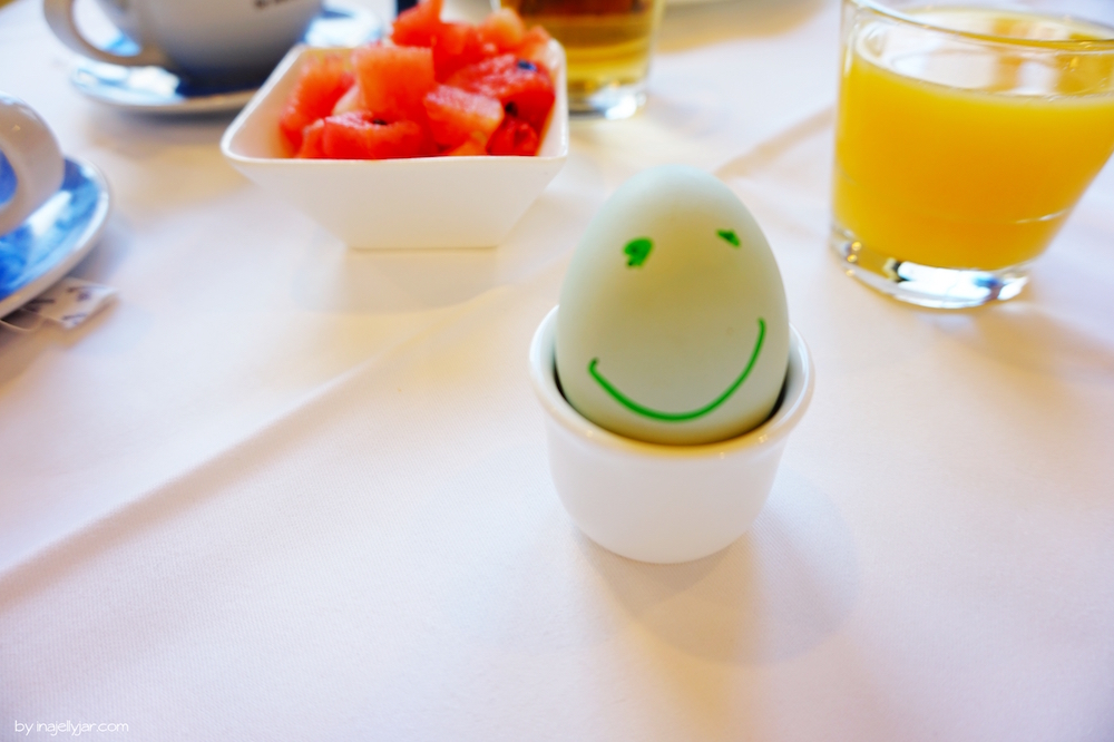 Lachende Bio-Eier beim Frühstücksbuffet im Rogner Bad Blumau