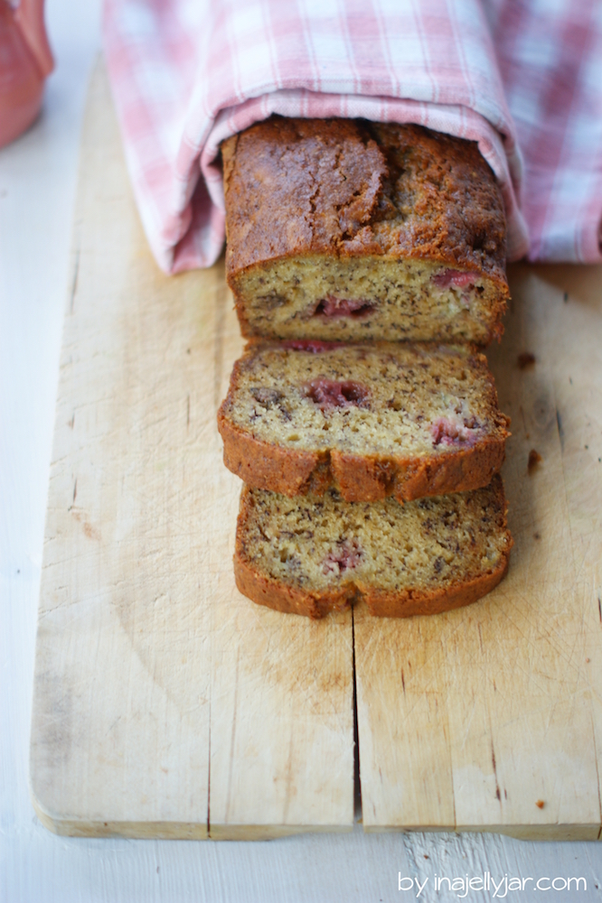 Bananenbrot mit Erdbeeren