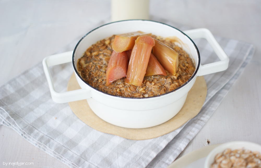Gebackenes Porridge mit Rhabarber Rezept