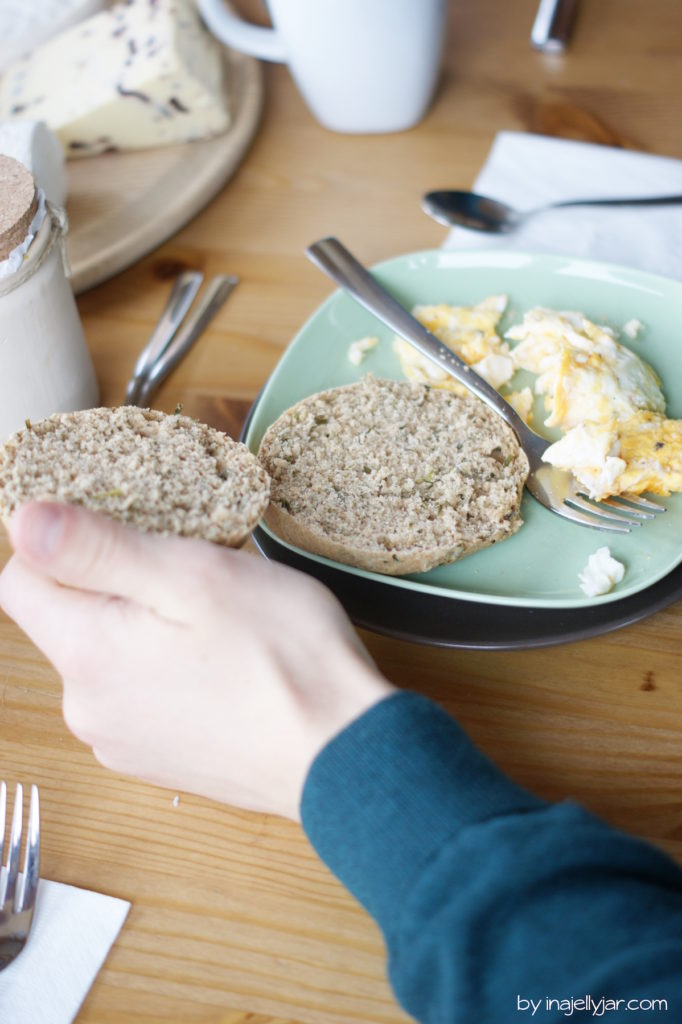 Dinkel Kräuter Brötchen mit Vollkornmehl
