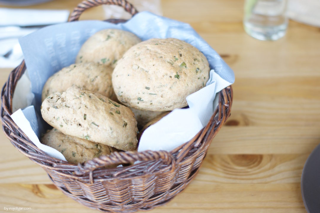 selbstgemachte Dinkel Kräuter Brötchen