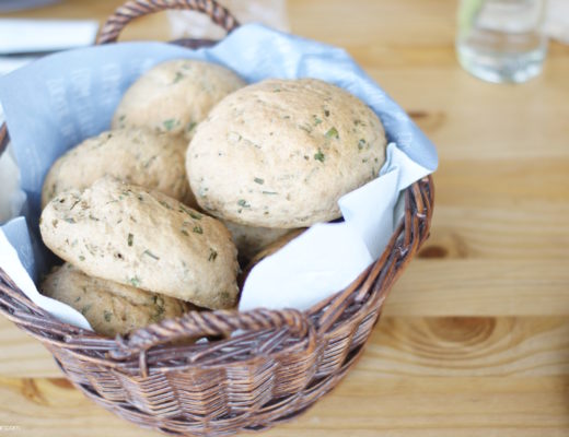 selbstgemachte Dinkel Kräuter Brötchen
