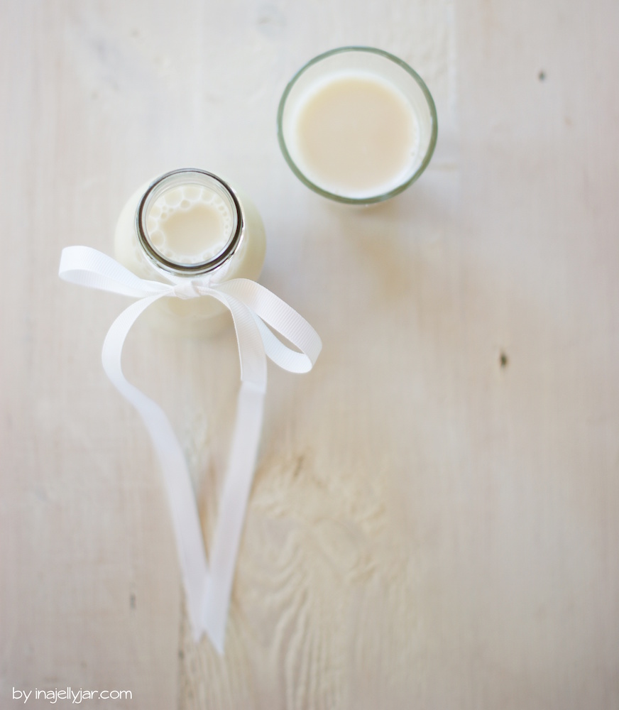 Mandelmilch - vegan und ohne Zucker