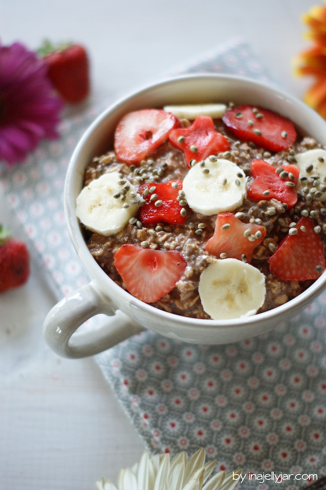 Overnight Oats mit Bananen und Erdbeeren