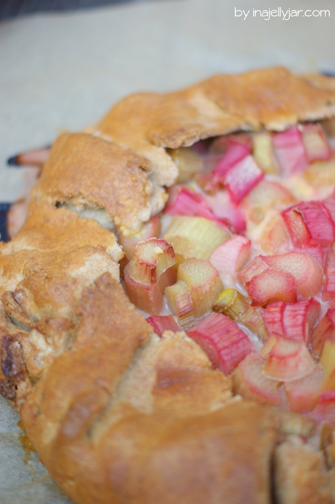 Knusprige Rhabarber-Galette mit Frangipane