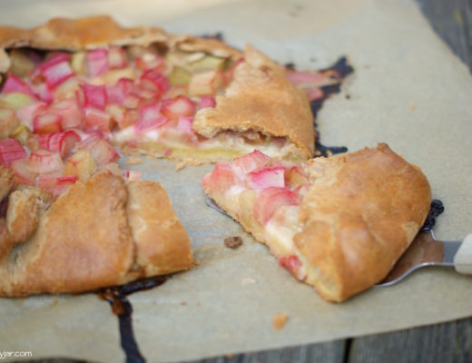 Mit Vollkornmehl: Rhabarber-Galette mit Frangipane