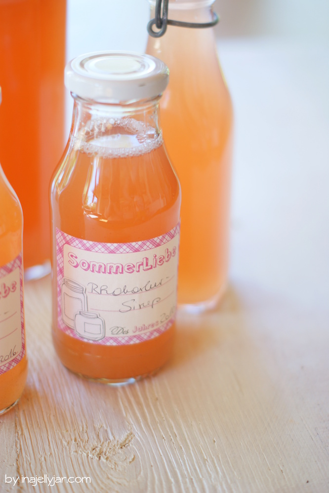 schneller Rhabarbersirup eingekocht