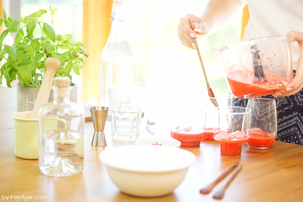 Erdbeer Gin Smash mit Basilikum