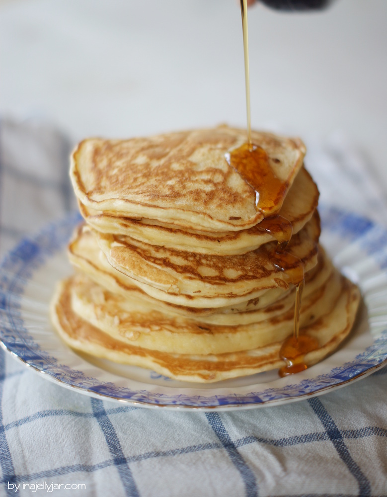 Pancakes mit griechischem Jogurt Frühstück