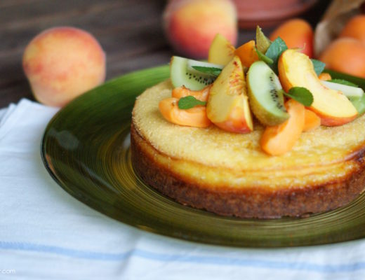 Torte mit frischem Pfirsichmousse