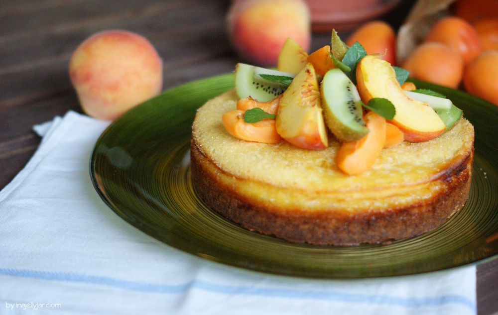 Torte mit frischem Pfirsichmousse