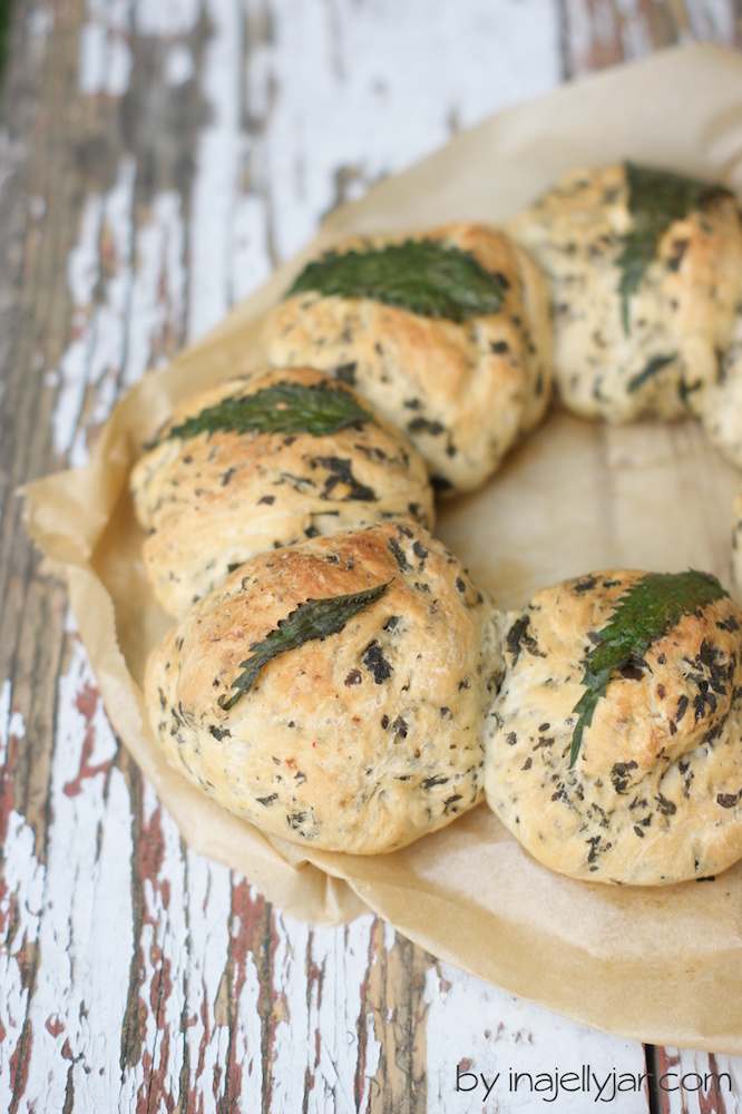 Brennnessel-Brötchen für Jause oder Frühstück