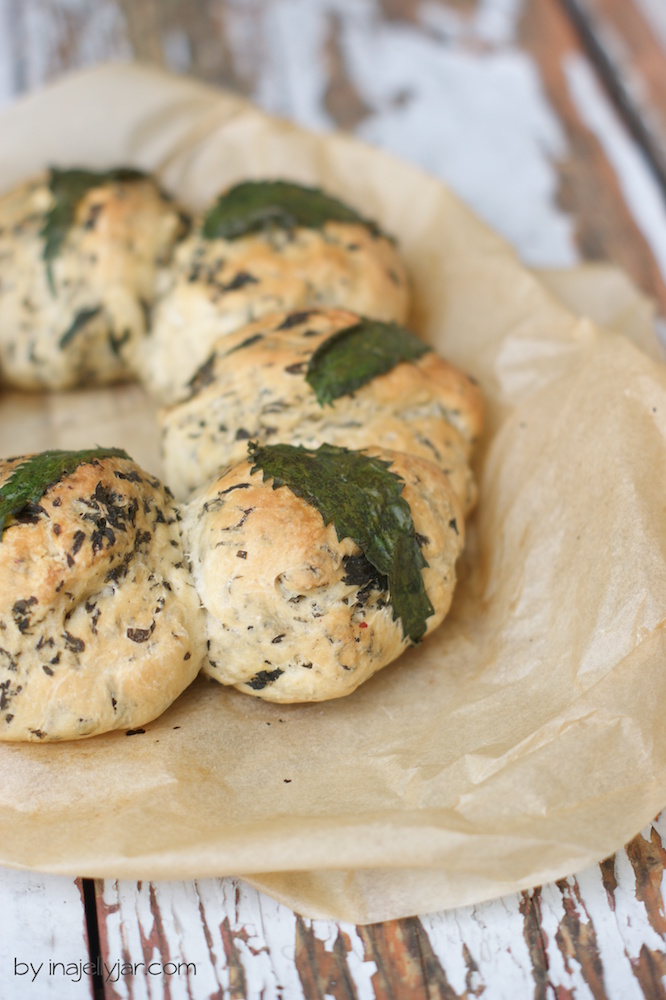 Brennnessel-Brötchen für Jause oder Frühstück