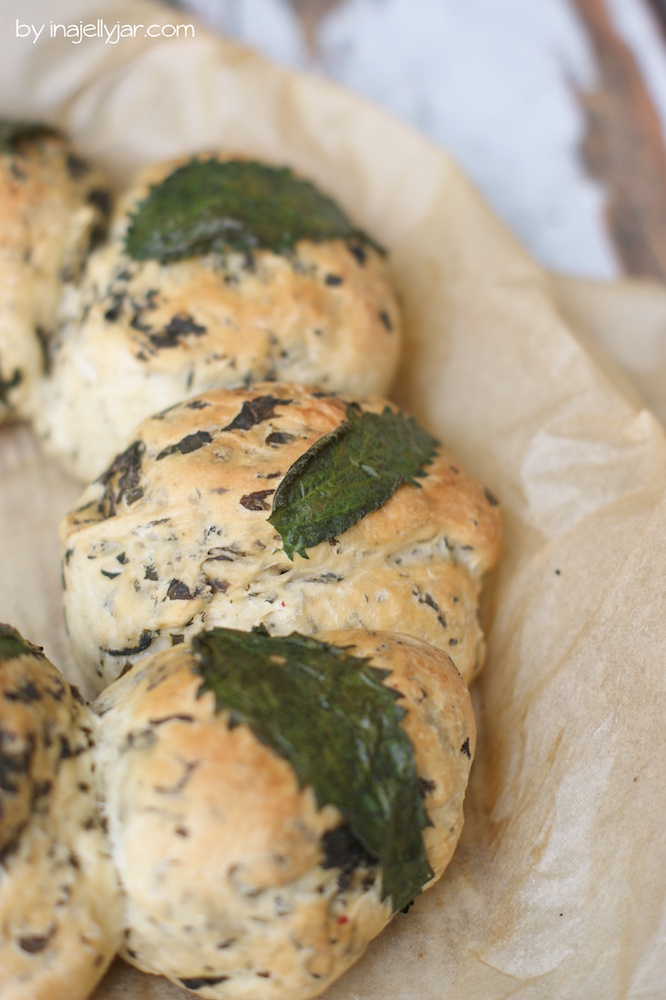 Brennnessel-Brötchen für Jause oder Frühstück