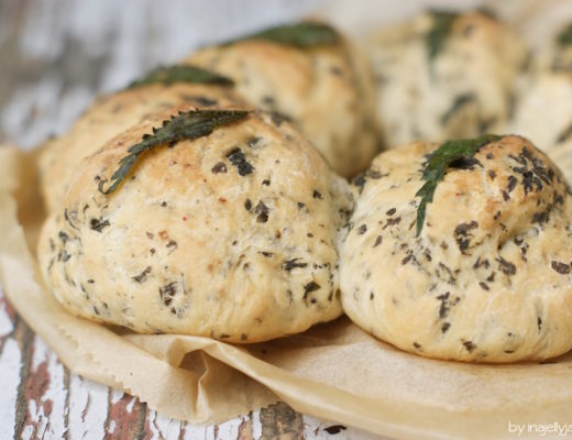 Brennnessel-Brötchen für Jause oder Frühstück