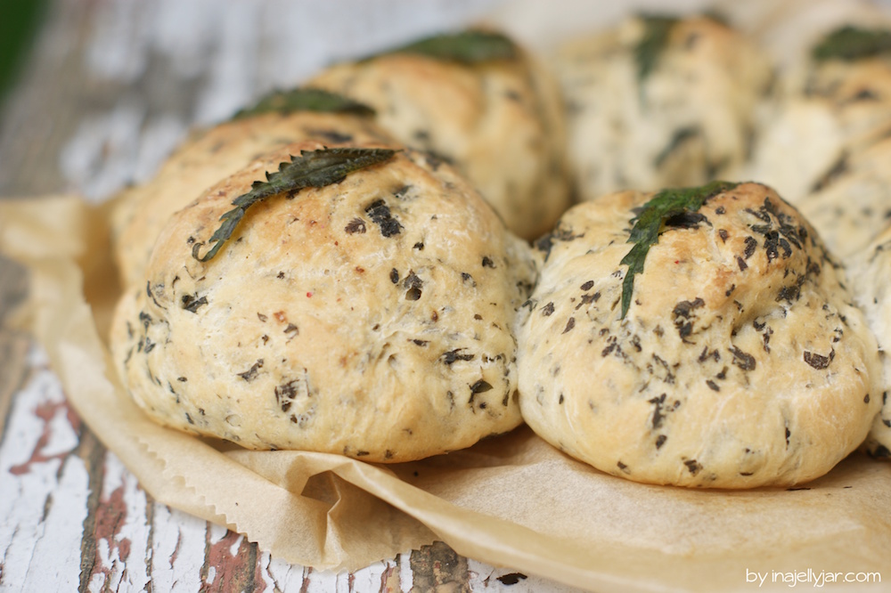 Brennnessel-Brötchen für Jause oder Frühstück