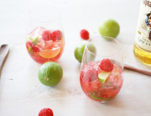 Himbeer Caipirinha mit Rum