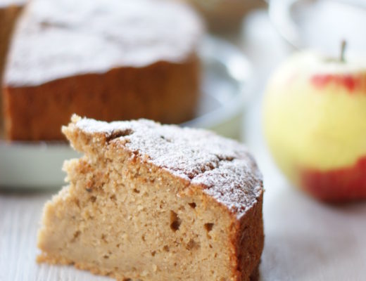 Apfelkuchen mit Masalachai mit Kokosblütenzucker