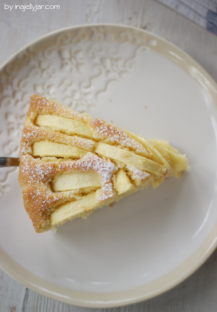 Ein Stück Apfel-Amaretto-Kuchen