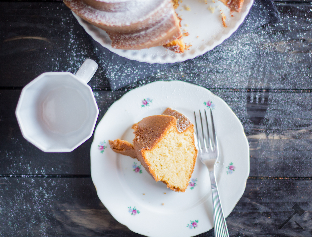 Karamellpudding-Guglhupf für den Kuchenteller