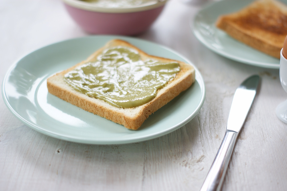 Tahini-Matcha-Aufstrich fürs Frühstück