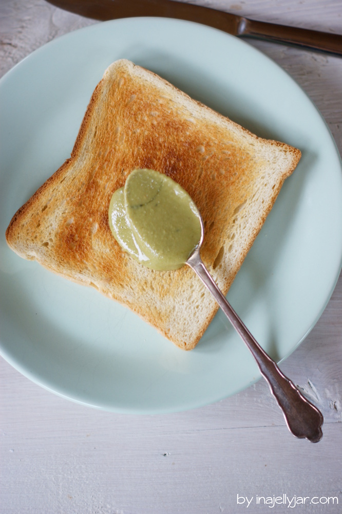 feinherber Tahini-Matcha-Aufstrich