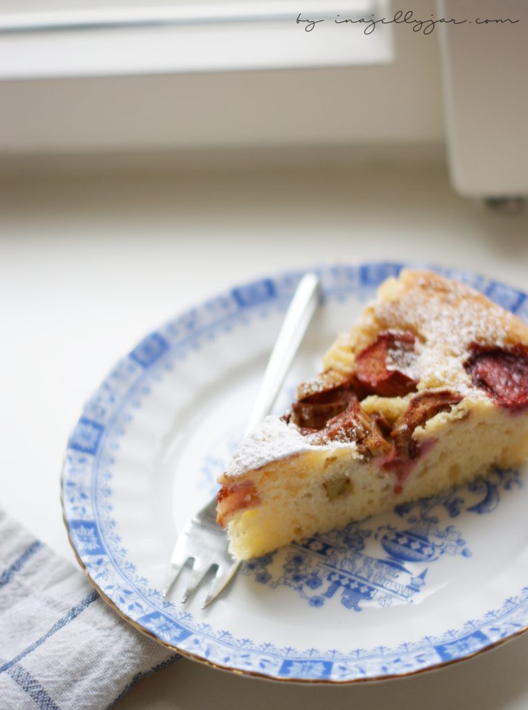 einfacher Erdbeer-Rhabarber-Kuchen