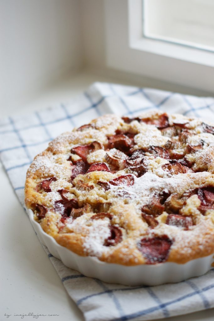 Saftiger Erdbeer-Rhabarber-Kuchen
