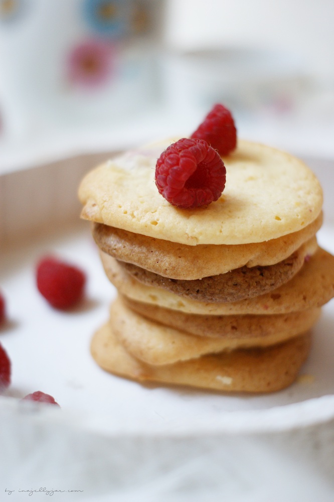 Cookies mit frischen Himbeeren und Zitrone