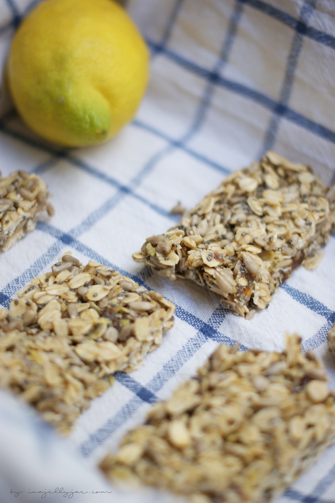 Müsliriegel mit Honig und Zitrone