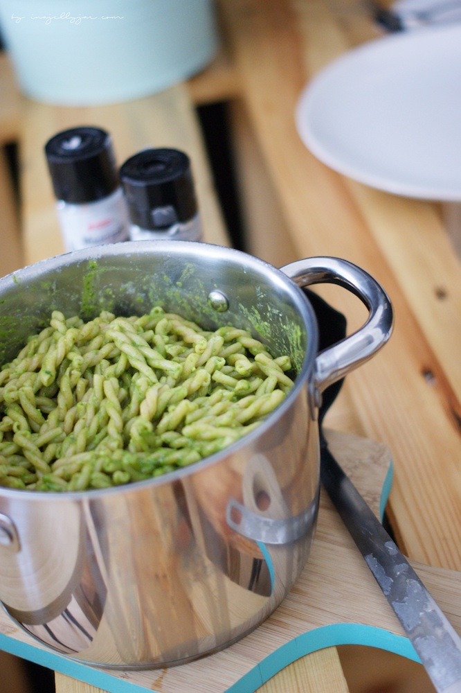 Selbstgemachtes Spinatpesto