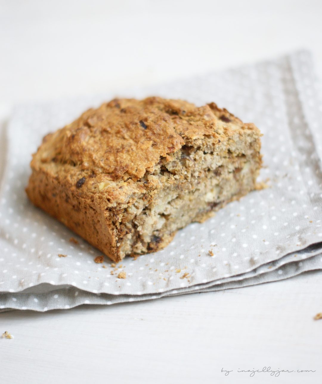 Hafer Bananenbrot mit Nüssen